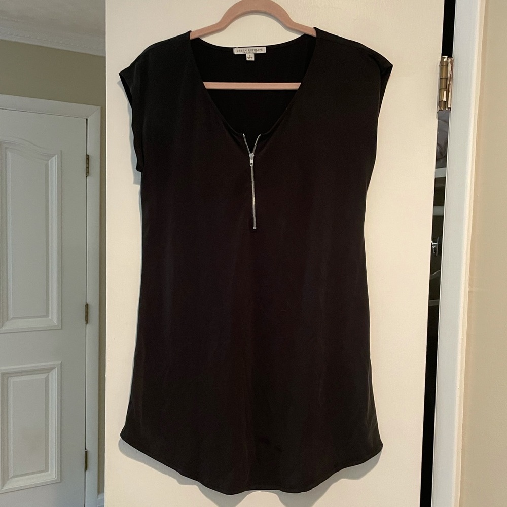 Black dress, zipper v neck